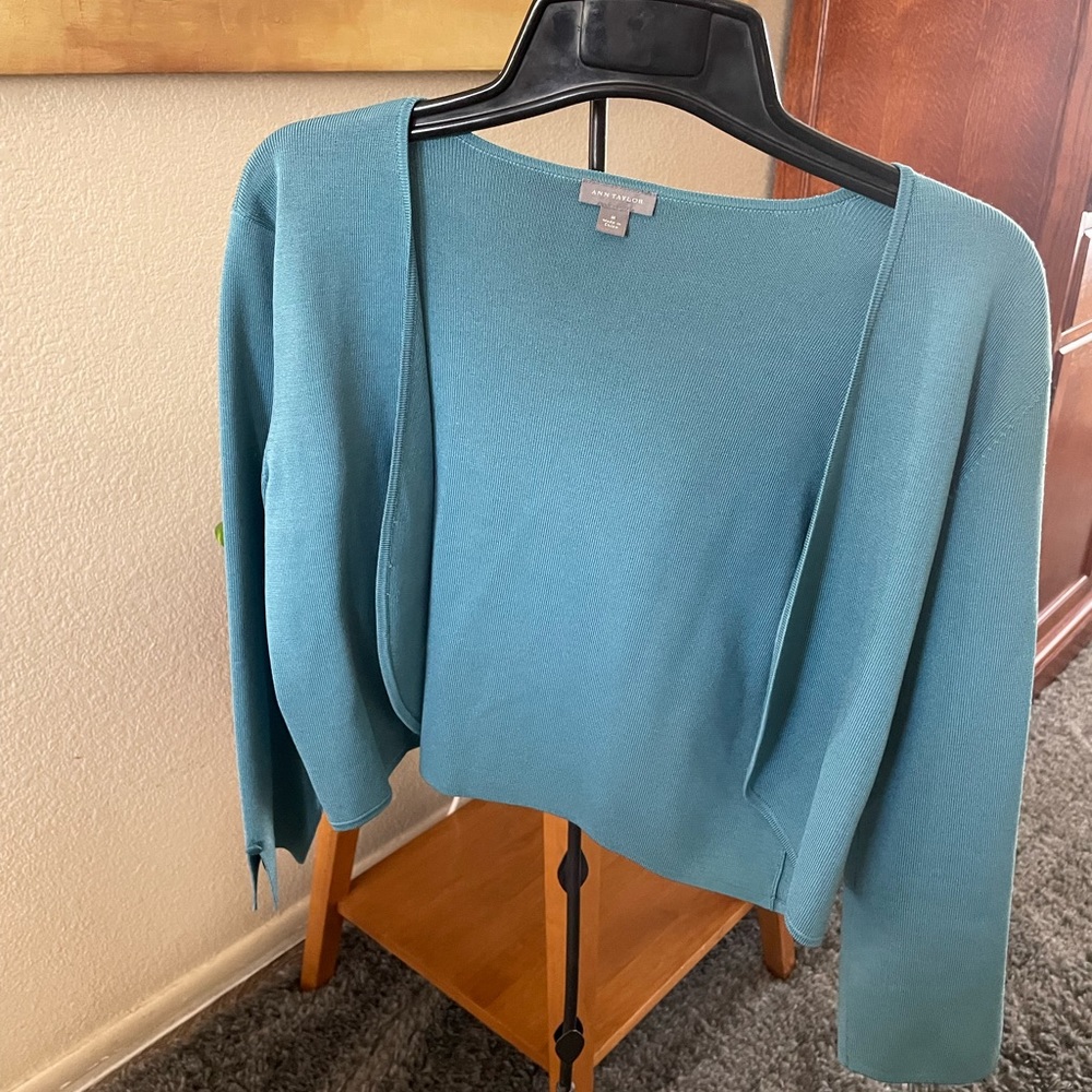 Ann Taylor, medium turquoise cover sweater, 75% silk, open front.